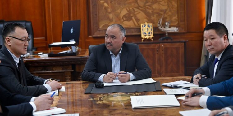 Нурланбек Шакиев Жогорку Кеңештин аппарат жетекчилери менен жыйын өткөрдү