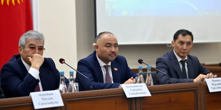 Нурланбек Шакиев менен Казак Сенатынын төрагасы Чыңгыз Айтматовдун 95 жылдыгына карата өткөрүлгөн форумга катышты