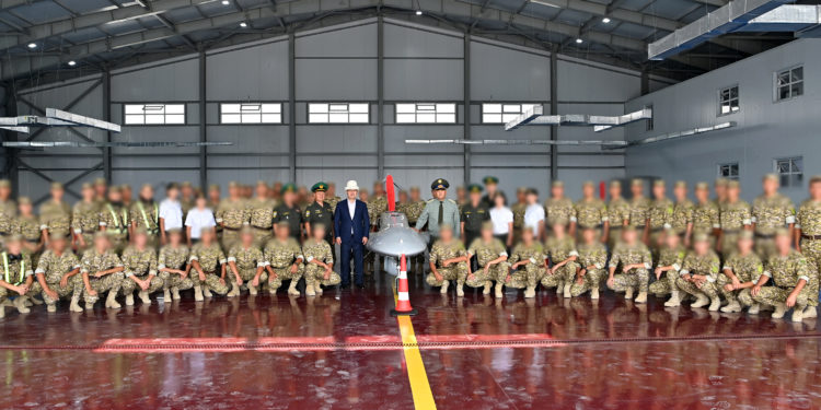 Президенттин фотографы соңку 2 жылдагы Садыр Жапаровдун эл көрө элек сүрөттөрүн жарыялады