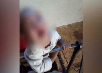 «Видеону жолдошуна жөнөткөн». 2 жаштагы кызын сабап, «ыйлаба, жетим» деген аялга кылмыш иши козголду