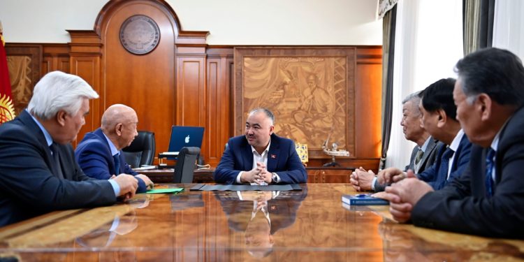 Төрага Нурланбек Шакиев Улуттук илимдер академиясынын президентин кабыл алды