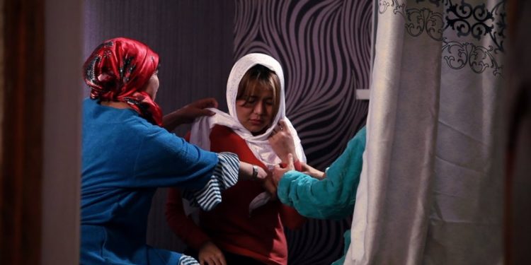 Бишкекте 21 жаштагы кызды 2 жигит ала качып кеткен