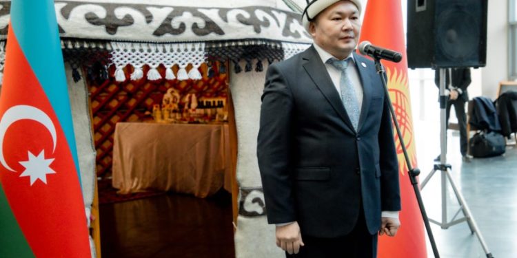 Азербайжанда Кыргызстандын соода үйү ачылды