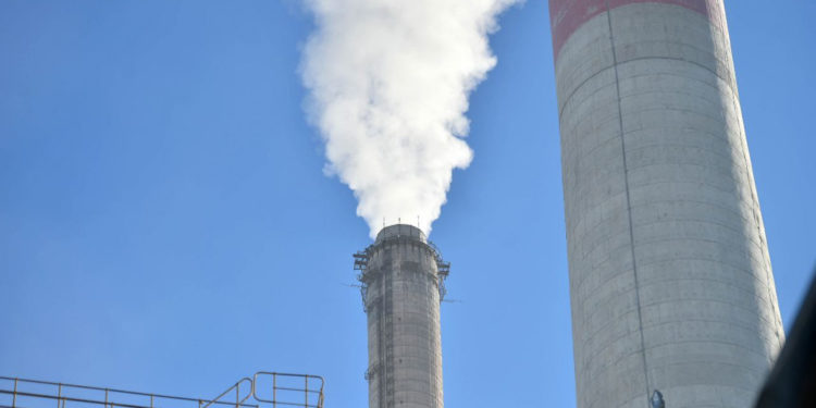 «Алдыда катуу суук болушу күтүлөт». Төрөбаев облустарда электр тармактары ишканалары даяр турушу керектигин айтты