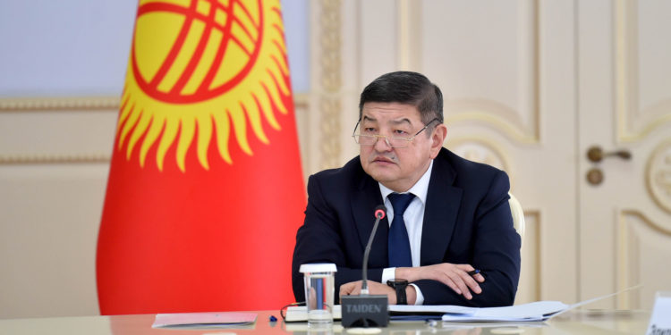 Акылбек Жапаров балдарга медициналык жардам көрсөтүүнү жакшыртууну тапшырды