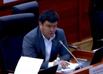 Депутат Бишкектеги райондун бирине Курманбек баатырдын ысымын берүүнү сунуштады