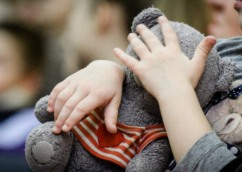Чүйдө эки кичине кызды зордуктоого шектелген 80 жаштагы карыя 31-декабрдан бери камакта