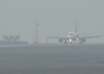 Депутат: «Манас» аэропортунда 2 миңден ашуун жүргүнчү каттамын күтүп отурат»