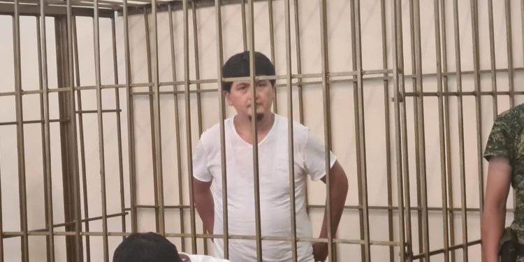 Жарандык активист Адилет Али Мыктыбек 5 жылга эркинен ажыратылып, сот залынан камакка алынды