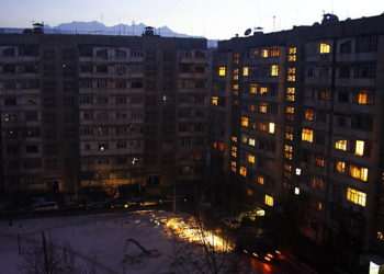 Президент электр энергиясы маал-маалы менен өчүрүлбөй жатканын айтты