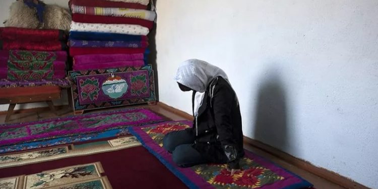 Кеминде 19 жаштагы кызды ала качып кетишкен. Ал Жумгалдан табылды