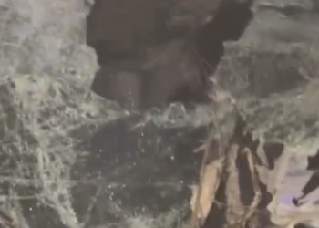 Жол тескөөчүлөрдөн качкан унаада 3 адамдын каза болушу. Кырсык болгон жерде тартылган видео тарады