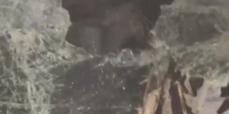 Жол тескөөчүлөрдөн качкан унаада 3 адамдын каза болушу. Кырсык болгон жерде тартылган видео тарады