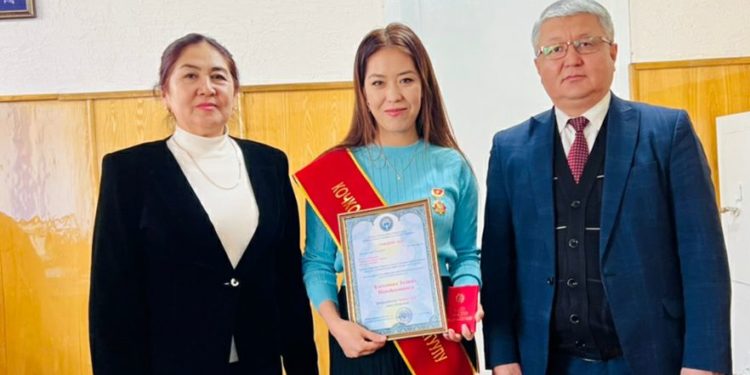 Кыл кыякчы Залина Касымова «Кочкордун ардактуу атуулу» аталды