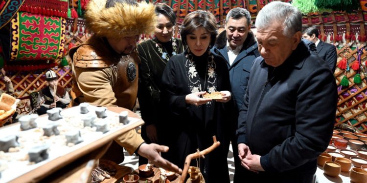 Өзбекстандын президентинин Кыргызстанга болгон мамлекеттик сапарынан видео