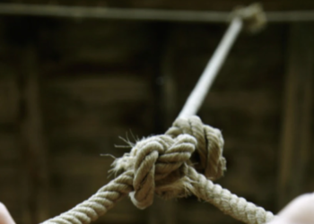 «Жолдошу экөө урушпаганын айткан». Жалал-Абадда 24 жаштагы келин өз жанын кыйды