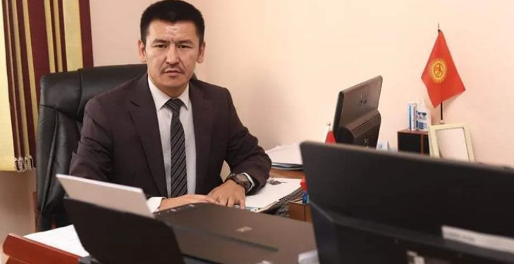 Искусство университетинин ректоруна талапкер болгон Самат Көчөрбаев: «Мындай жагымсыз окуя акыркысы болушун тилейм!»