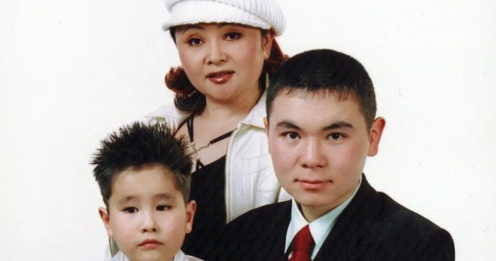 «Аргеним эшиктен кирип келчүдөй боло берем». Айчүрөк Иманалиева уулун эскерди