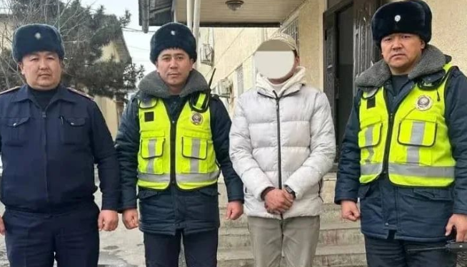 «Бир нече унаа уурдаган болушу мүмкүн». Ошто токтоп турган унааны айдап качууга шектүү кармалды