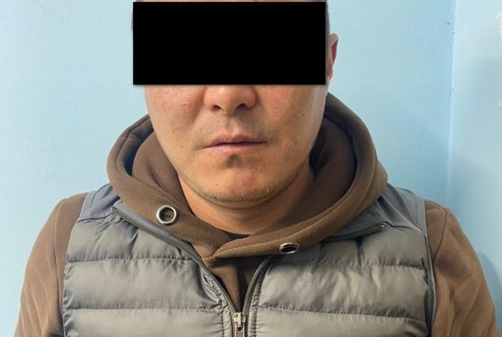 Ысык-Көлдө 35 жаштагы жаранды сабоого шектелип Камчы Көлбаевдин жакын адамдарынын бири кармалды