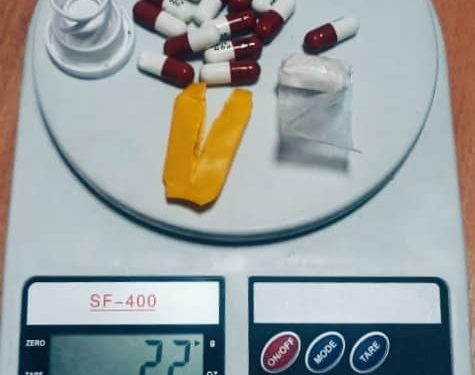 СИЗО-1ге баңгизат, акча жана дары алып кирүүгө шектелип контролер кармалды