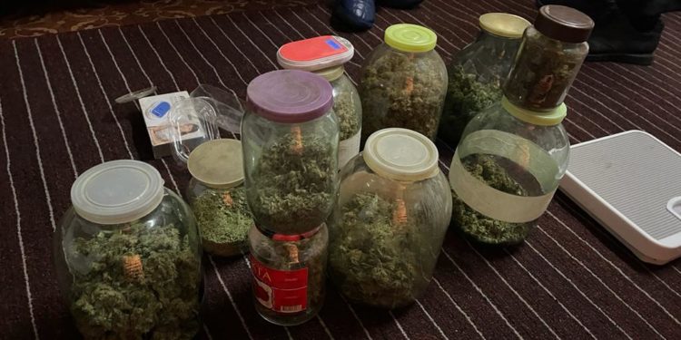 Чүйдө 63 жаштагы кишинин үйүнөн баңги лаборатория аныкталды (видео)