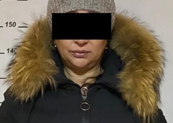 «8 миң доллар берем деген». Жалал-Абадда алдамчылыкка шектелип издөөдө жүргөн 46 жаштагы аял кармалды