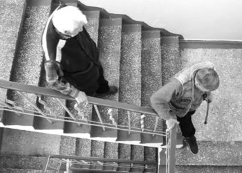 Депутат Токторбаев: «Качан кыргыз ата-энесин таштачу эле?»