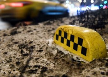 Кара-Сууда таксист киши колдуу болду. Ал бирөөнүн үйүнө кирген соң жан берген