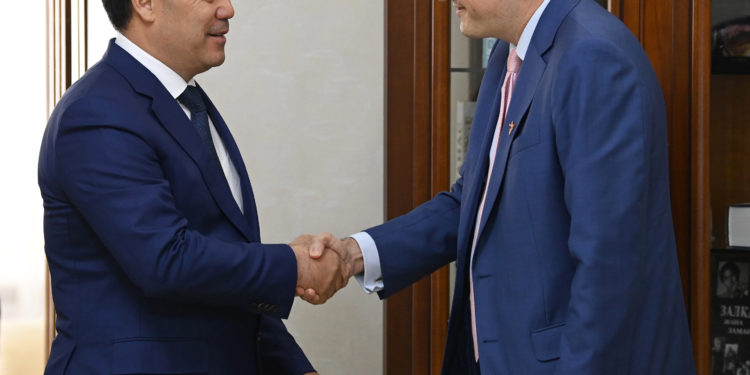 Садыр Жапаров «Азаттык» радиосунун президенти Жейми Флайды кабыл алды