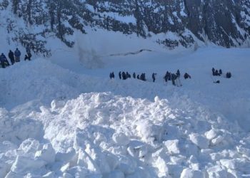 Тогуз-Тородо жылкы кароо үчүн тоого кеткен жарандын жансыз денеси кар алдынан чыгарылды