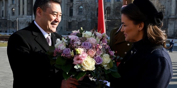 Садыр Жапаров менен Венгрия президентинин расмий жолугушуусу болуп өттү