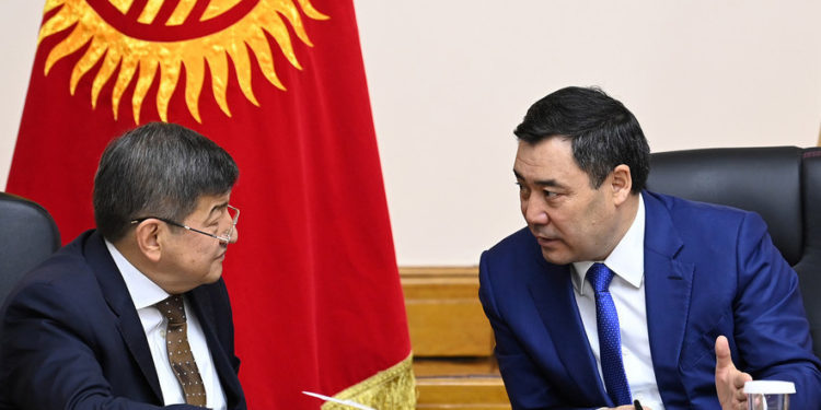 Садыр Жапаров Акылбек Жапаров тууралуу: «Салыктын түрлөрүн көбөйтөм деген кишини ким жакшы көрсүн?»