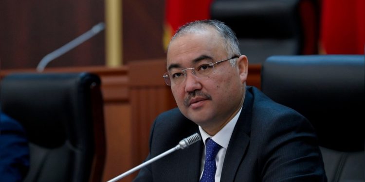 Төрага Нурланбек Шакиев өкмөттүк саат боюнча: «Эртең министрлер даярданып келишсин»