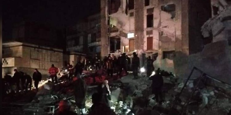 Сириянын Түркия менен чектешкен жериндеги жер титирөөдө 42 адам каза болду