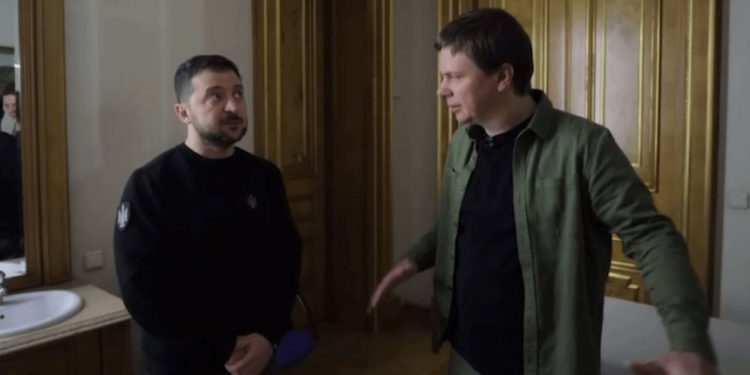 Зеленский согуштук аракеттер башталгандан бери жашап жаткан бөлмөсүн көрсөттү (видео)