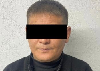 Бишкекте ЖОЖдун мугалими жашы жете элек кыз менен жыныстык катнашка барган деп шектелүүдө
