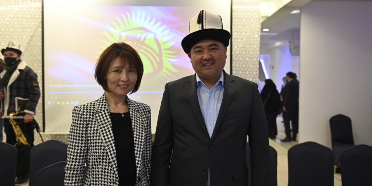 Төрага Нурланбек Шакиев Түштүк Кореяда кыргыз диаспора өкүлдөрү менен жолугушту