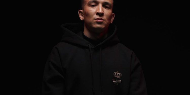 Жарышып ырдаган эл, залды «жарган» ырчылар. Бишкекте рэп ырчысы Улукманапонун масштабдуу концерти өттү (видео)