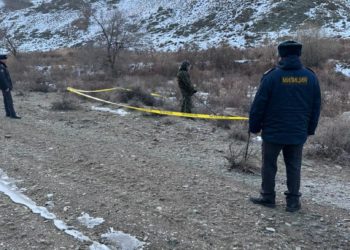 УКМК: Курал-жарактардын жана жардыруучу заттардын жашырылган жери табылды