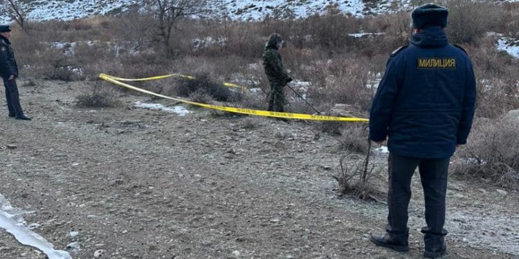 УКМК: Курал-жарактардын жана жардыруучу заттардын жашырылган жери табылды