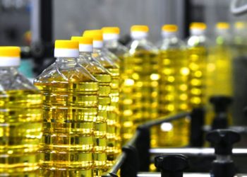 Бишкекте 1 литр өсүмдүк майын 105 сомго алса болот. Дарек