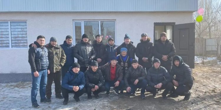 Таласта жардамга муктаж аял 2 бөлмөлүү үйлүү болду (сүрөт)