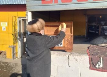 Таласта нан алууга мүмкүнчүлүгү жоктор үчүн бекер нан кутучасы ачылды