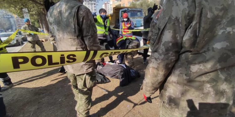 Кыргыз куткаруучулары Түркияда урандынын алдынан 104 кишинин сөөгүн алып чыгышты