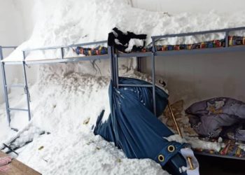 Ала-Букада кар көчкүнүн алдынан кызматкерлер кантип чыгарылды? Видео, фото