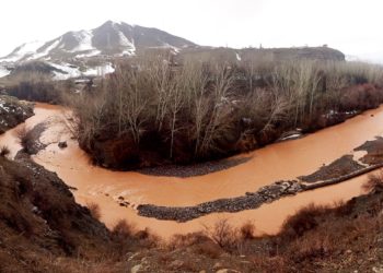 Ош шаарынын тургундары селдин жүрүшүнөн улам таза суусуз калышты