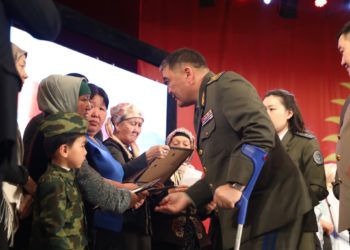 Камчыбек Ташиев бүгүн иш-чарага балдак менен барды