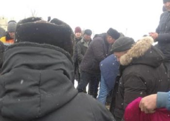 “Артында уулу калды”. Түркиядагы зилзалада каза болгон келин жерге берилди