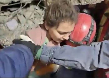 Кыргыз куткаруучулары Түркияда кош бойлуу келинди аман алып чыгышты (видео)